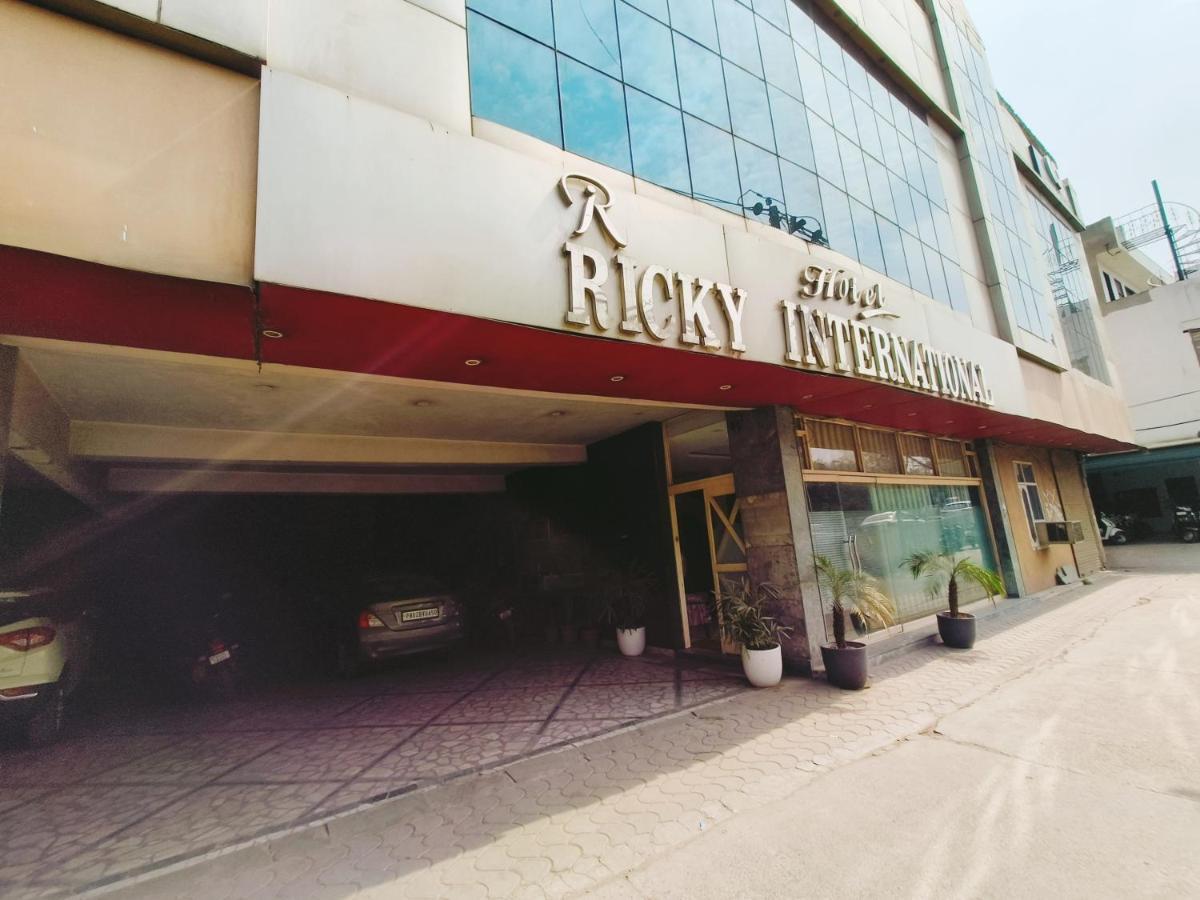 Hotel Ricky International Амрітсар Екстер'єр фото